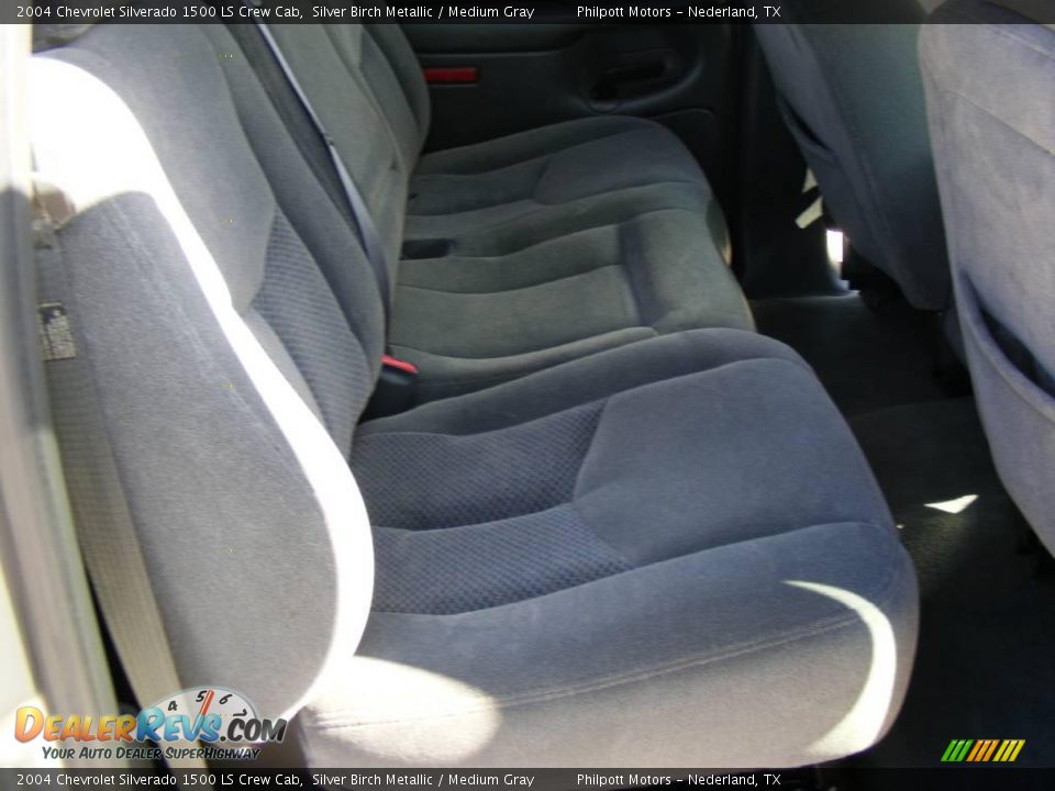 2004 Chevrolet Silverado 1500 LS Crew Cab Silver Birch Metallic / Medium Gray Photo #28