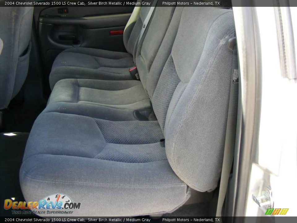 2004 Chevrolet Silverado 1500 LS Crew Cab Silver Birch Metallic / Medium Gray Photo #30