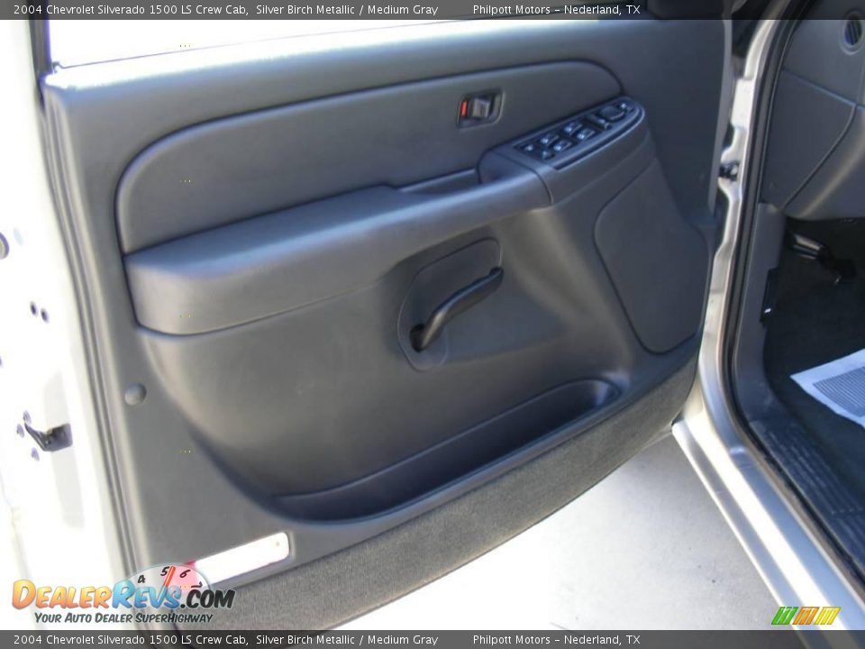 2004 Chevrolet Silverado 1500 LS Crew Cab Silver Birch Metallic / Medium Gray Photo #31