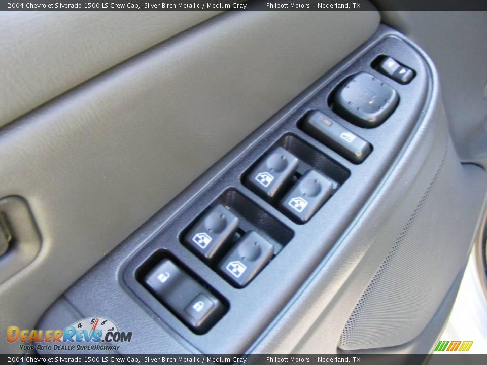 2004 Chevrolet Silverado 1500 LS Crew Cab Silver Birch Metallic / Medium Gray Photo #32
