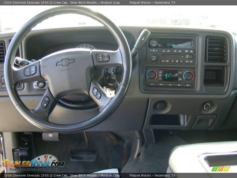 2004 Chevrolet Silverado 1500 LS Crew Cab Silver Birch Metallic / Medium Gray Photo #35