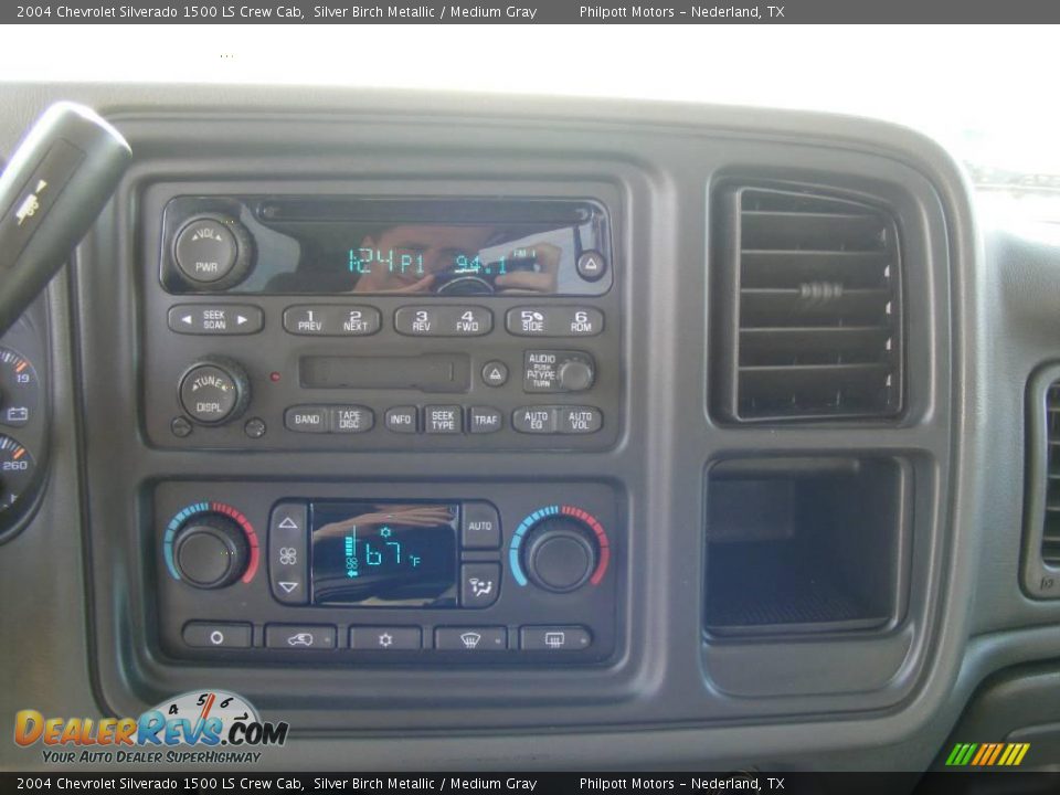2004 Chevrolet Silverado 1500 LS Crew Cab Silver Birch Metallic / Medium Gray Photo #36