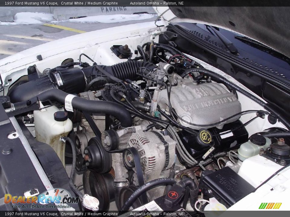 1997 Ford Mustang V6 Coupe Crystal White / Medium Graphite Photo #18