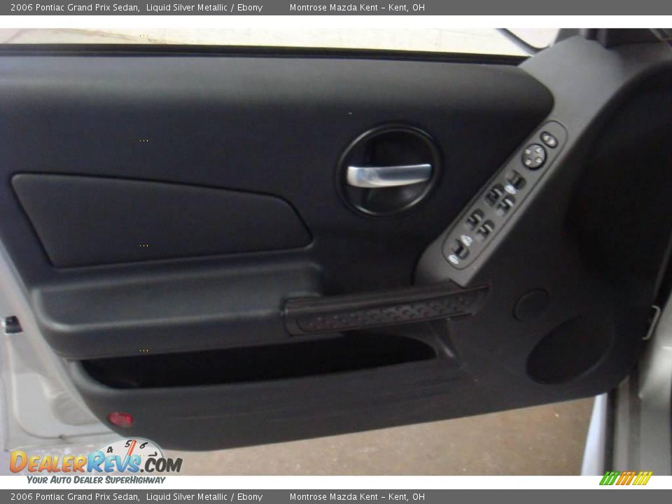 2006 Pontiac Grand Prix Sedan Liquid Silver Metallic / Ebony Photo #12