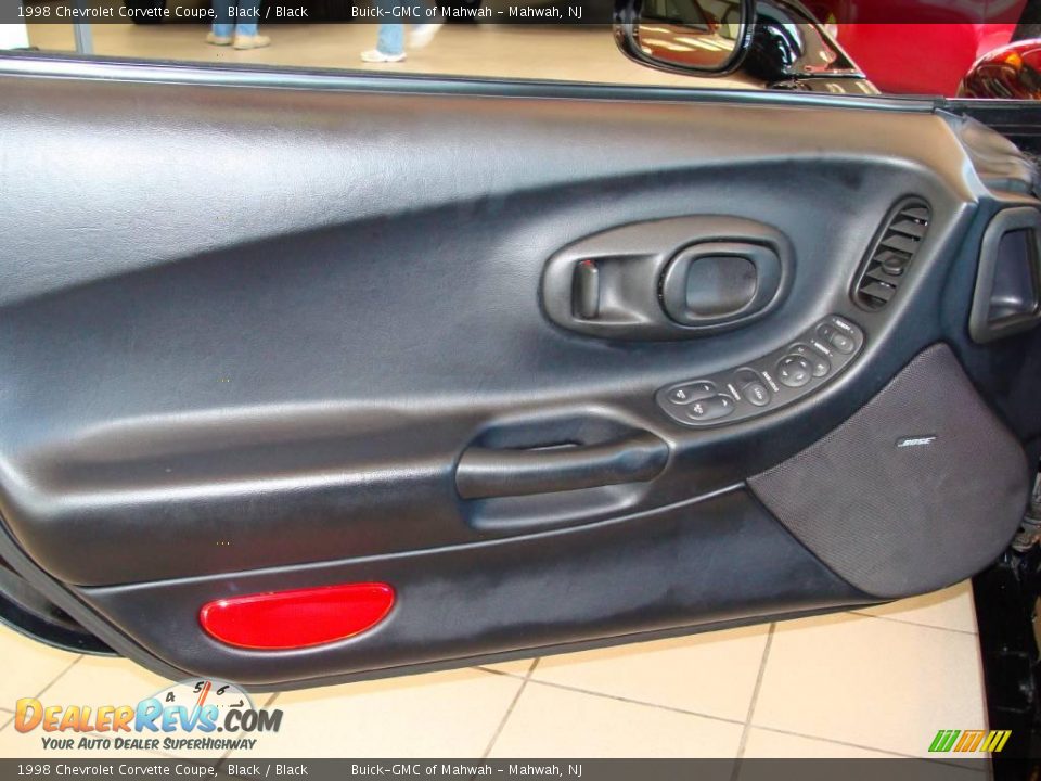 1998 Chevrolet Corvette Coupe Black / Black Photo #12