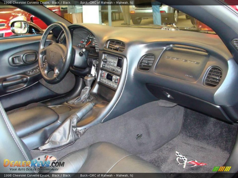 1998 Chevrolet Corvette Coupe Black / Black Photo #15