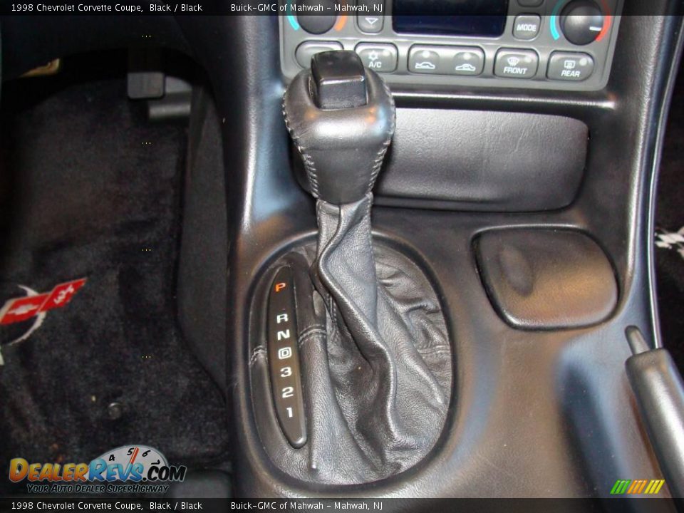 1998 Chevrolet Corvette Coupe Black / Black Photo #17