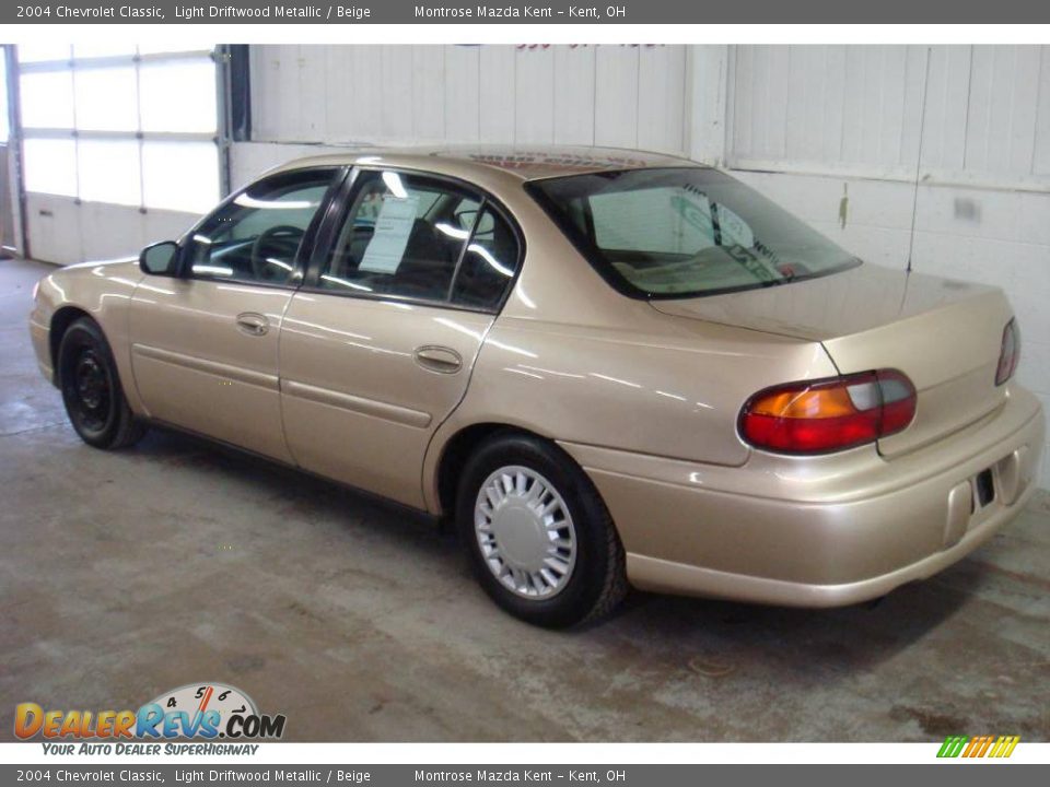 2004 Chevrolet Classic Light Driftwood Metallic / Beige Photo #4