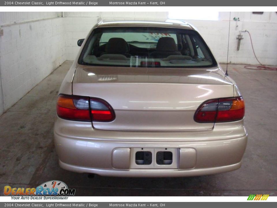2004 Chevrolet Classic Light Driftwood Metallic / Beige Photo #7