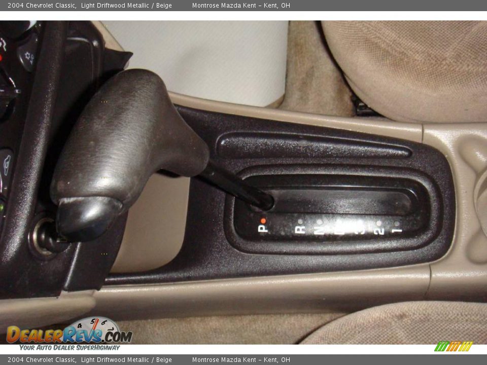 2004 Chevrolet Classic Light Driftwood Metallic / Beige Photo #15