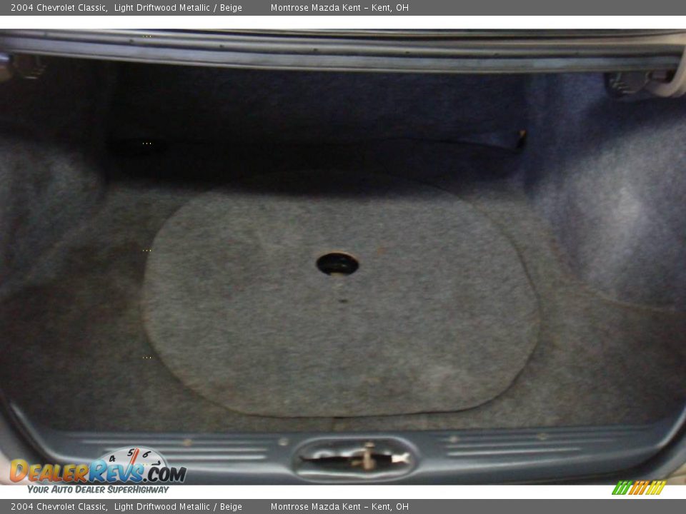 2004 Chevrolet Classic Light Driftwood Metallic / Beige Photo #18