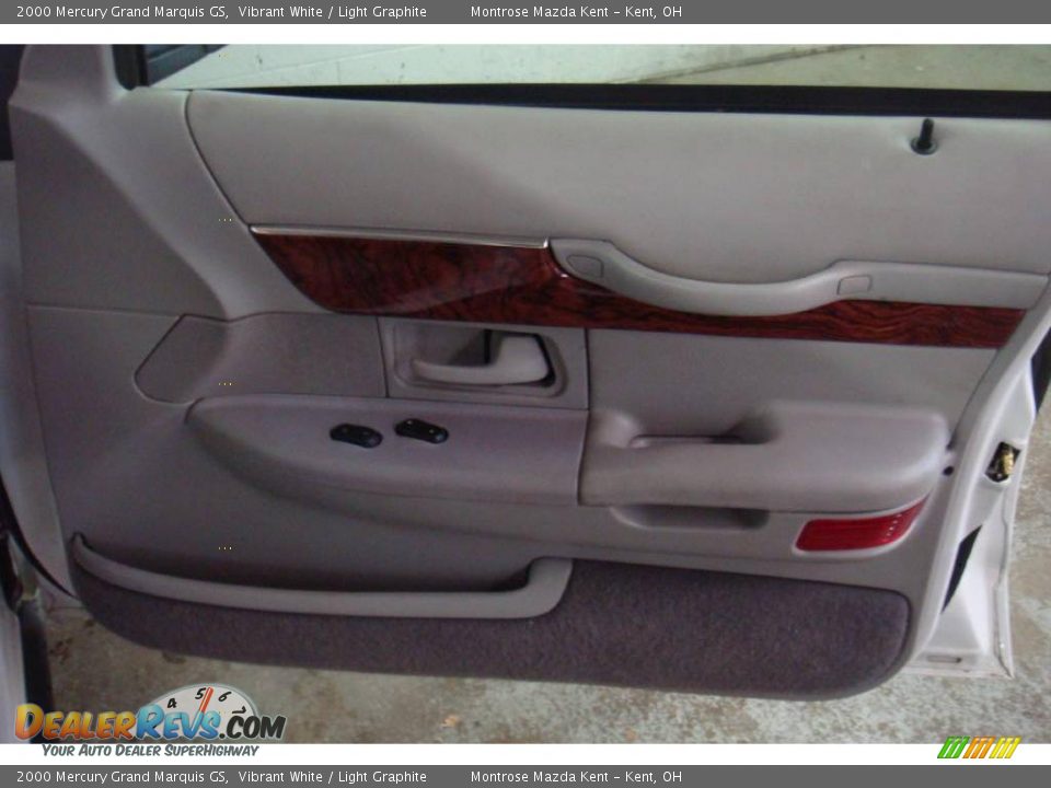 2000 Mercury Grand Marquis GS Vibrant White / Light Graphite Photo #9