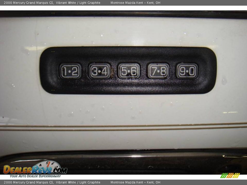 2000 Mercury Grand Marquis GS Vibrant White / Light Graphite Photo #18