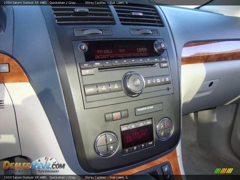 2009 Saturn Outlook XR AWD Quicksilver / Gray Photo #18