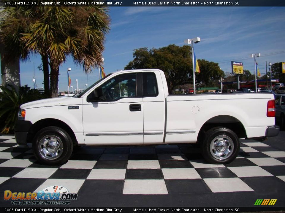 2005 Ford F150 XL Regular Cab Oxford White / Medium Flint Grey Photo #2