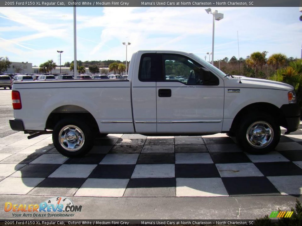 2005 Ford F150 XL Regular Cab Oxford White / Medium Flint Grey Photo #7