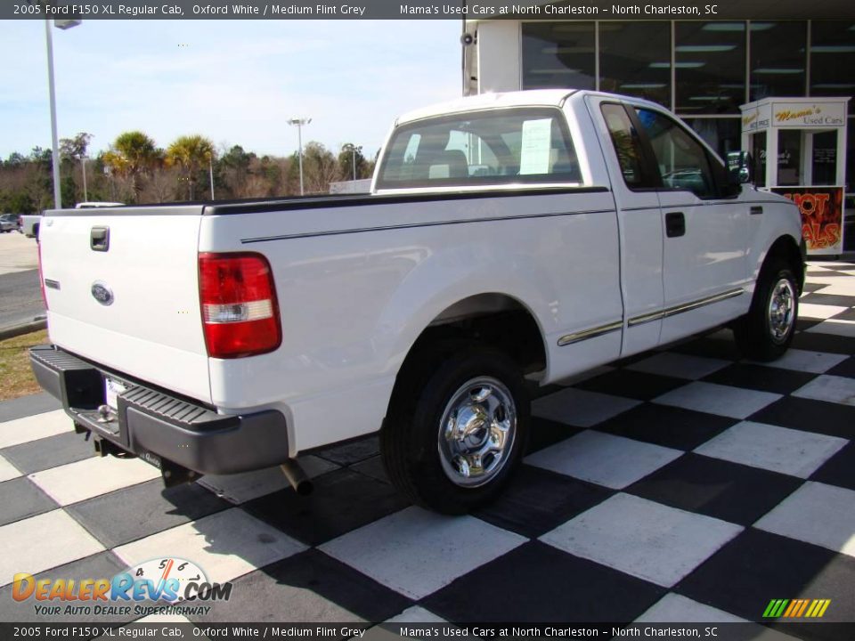 2005 Ford F150 XL Regular Cab Oxford White / Medium Flint Grey Photo #8