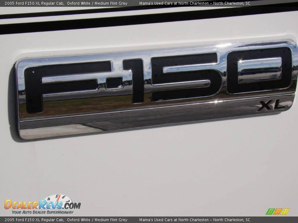 2005 Ford F150 XL Regular Cab Oxford White / Medium Flint Grey Photo #10