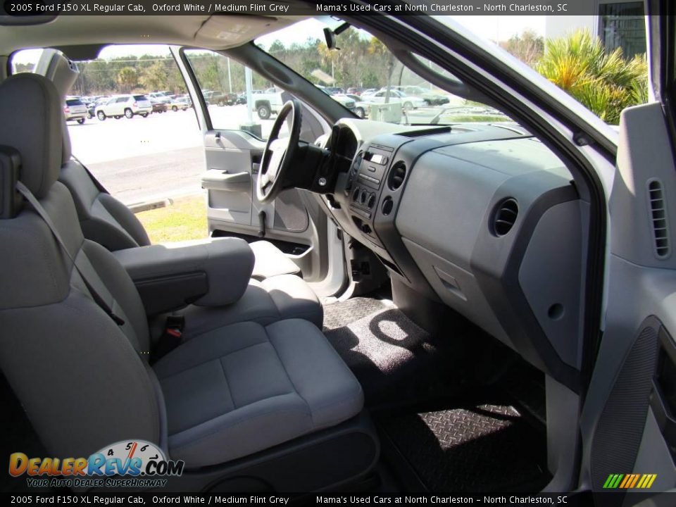 2005 Ford F150 XL Regular Cab Oxford White / Medium Flint Grey Photo #14