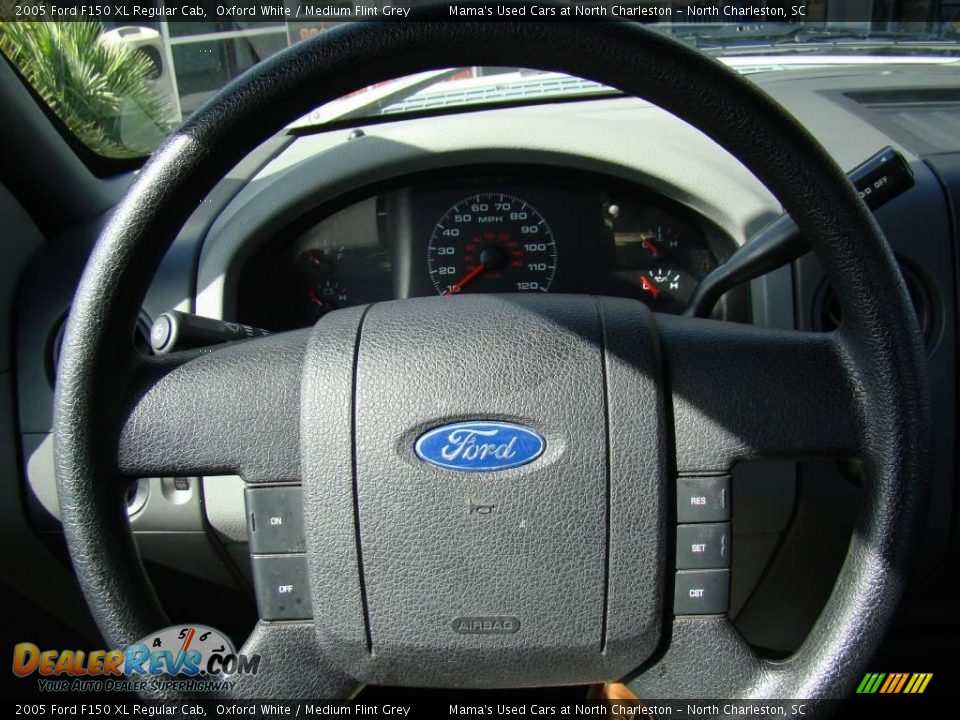 2005 Ford F150 XL Regular Cab Oxford White / Medium Flint Grey Photo #21
