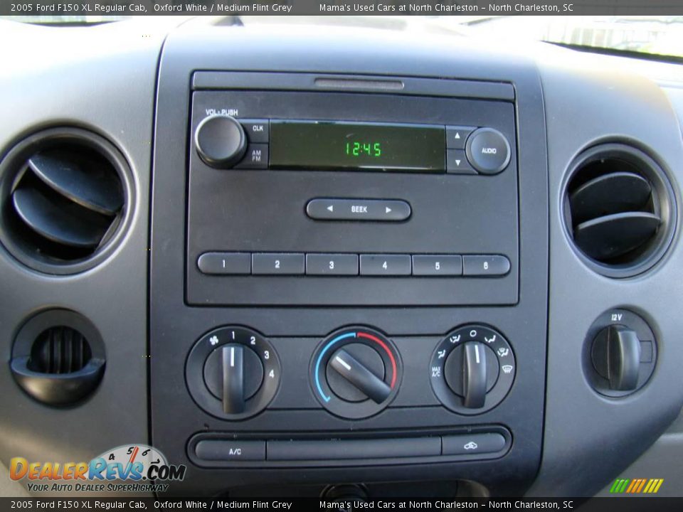 2005 Ford F150 XL Regular Cab Oxford White / Medium Flint Grey Photo #22