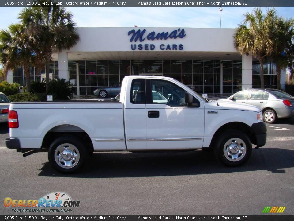 2005 Ford F150 XL Regular Cab Oxford White / Medium Flint Grey Photo #29
