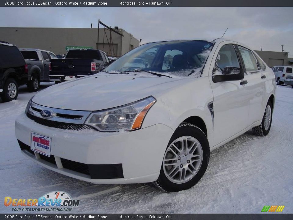 2008 Ford Focus SE Sedan Oxford White / Medium Stone Photo #1