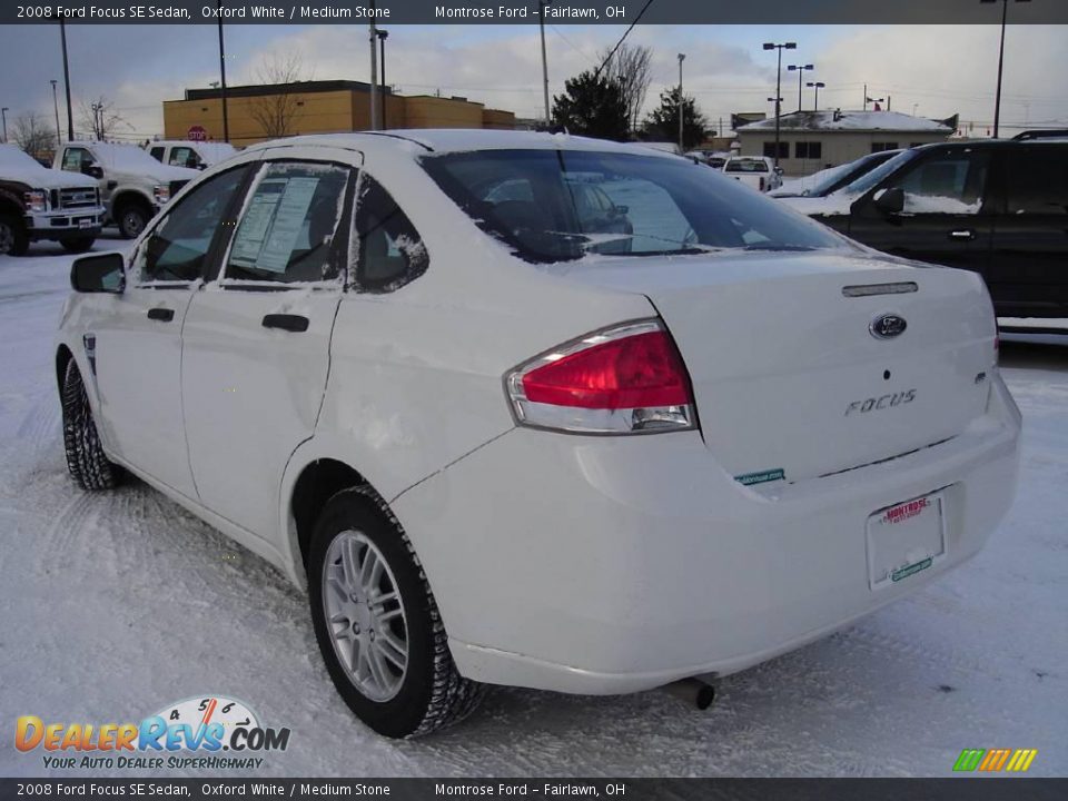 2008 Ford Focus SE Sedan Oxford White / Medium Stone Photo #3