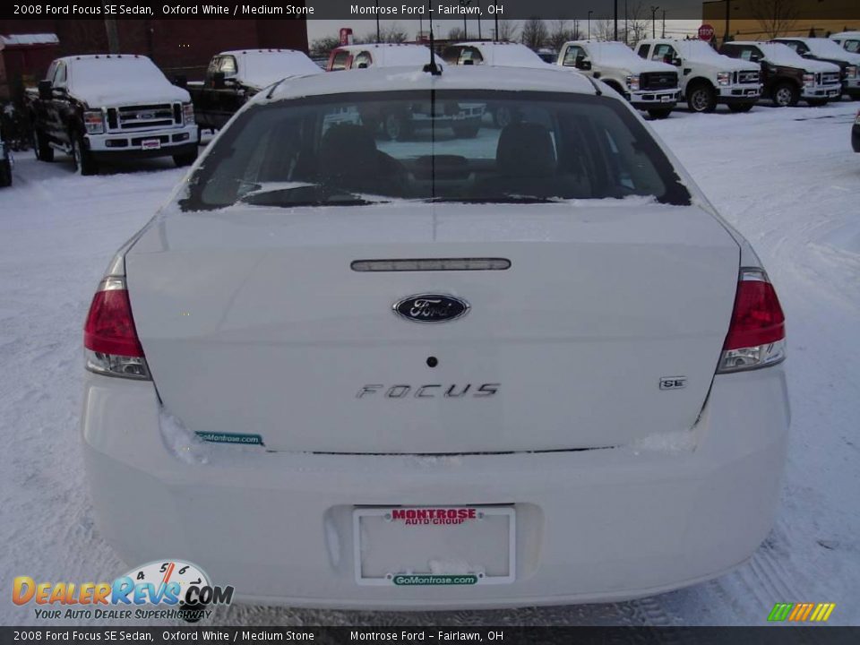 2008 Ford Focus SE Sedan Oxford White / Medium Stone Photo #4