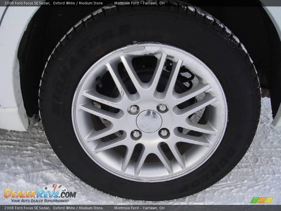 2008 Ford Focus SE Sedan Oxford White / Medium Stone Photo #11