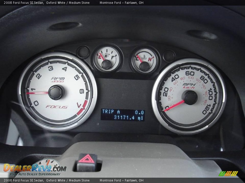 2008 Ford Focus SE Sedan Oxford White / Medium Stone Photo #25