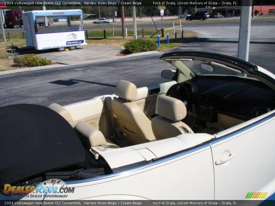 2004 Volkswagen New Beetle GLS Convertible Harvest Moon Beige / Cream Beige Photo #11