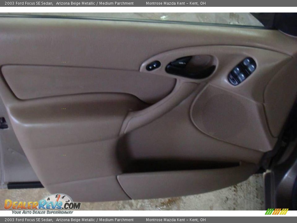 2003 Ford Focus SE Sedan Arizona Beige Metallic / Medium Parchment Photo #7
