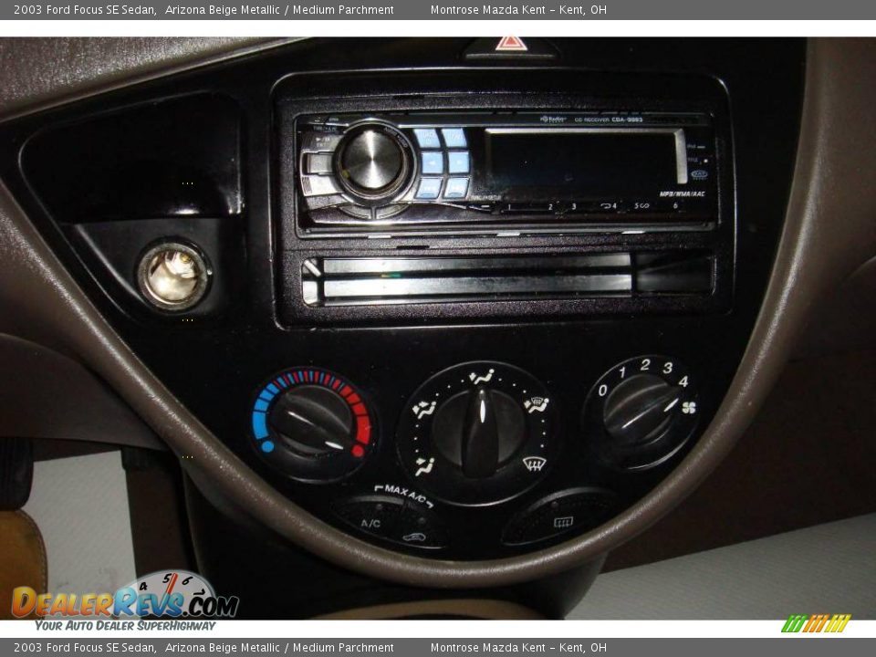 2003 Ford Focus SE Sedan Arizona Beige Metallic / Medium Parchment Photo #13