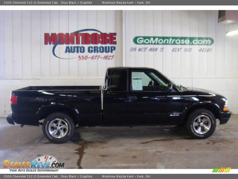 2000 Chevrolet S10 LS Extended Cab Onyx Black / Graphite Photo #1