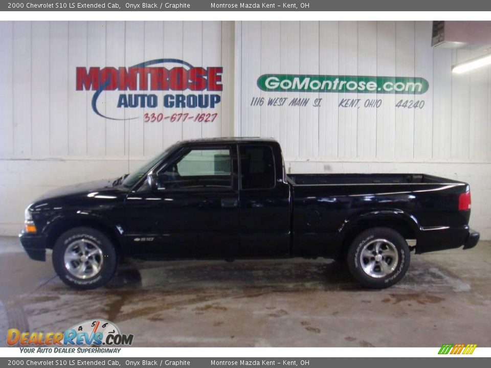 2000 Chevrolet S10 LS Extended Cab Onyx Black / Graphite Photo #2