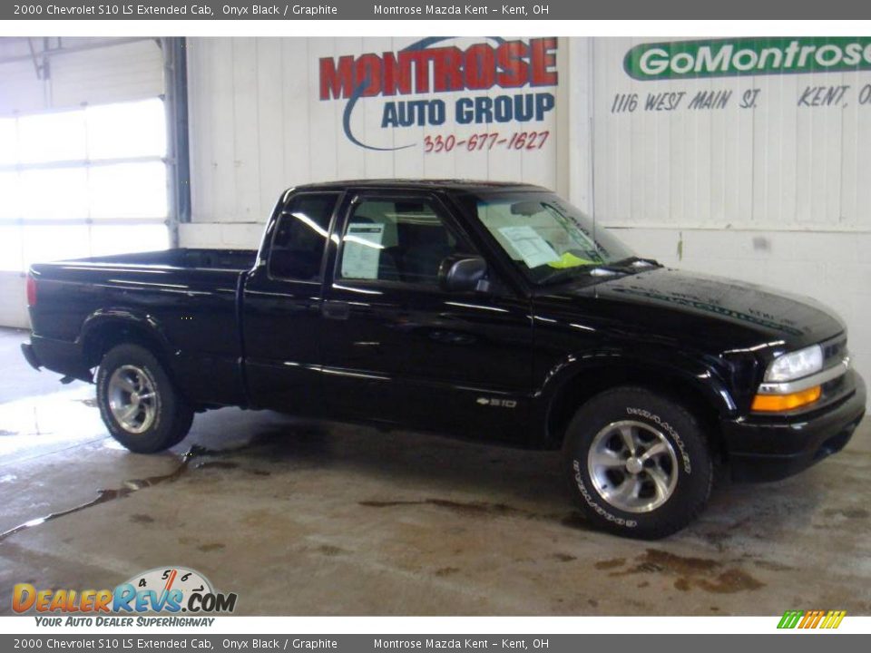 2000 Chevrolet S10 LS Extended Cab Onyx Black / Graphite Photo #3