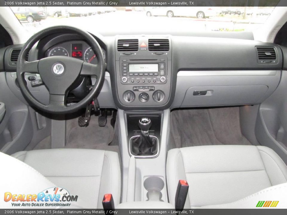 2006 Volkswagen Jetta 2.5 Sedan Platinum Grey Metallic / Grey Photo #13