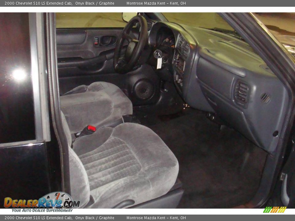 2000 Chevrolet S10 LS Extended Cab Onyx Black / Graphite Photo #10