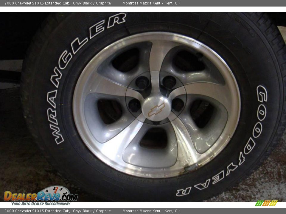 2000 Chevrolet S10 LS Extended Cab Onyx Black / Graphite Photo #19