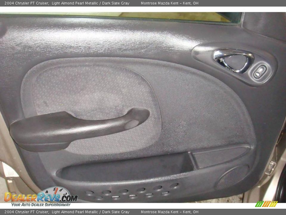 2004 Chrysler PT Cruiser Light Almond Pearl Metallic / Dark Slate Gray Photo #10