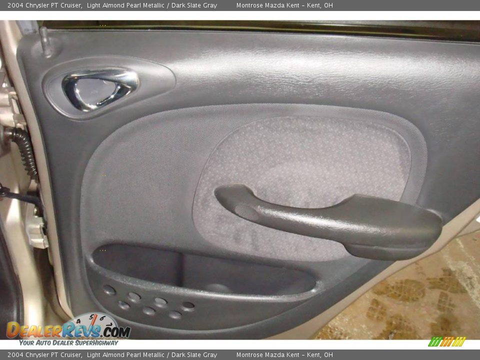 2004 Chrysler PT Cruiser Light Almond Pearl Metallic / Dark Slate Gray Photo #11
