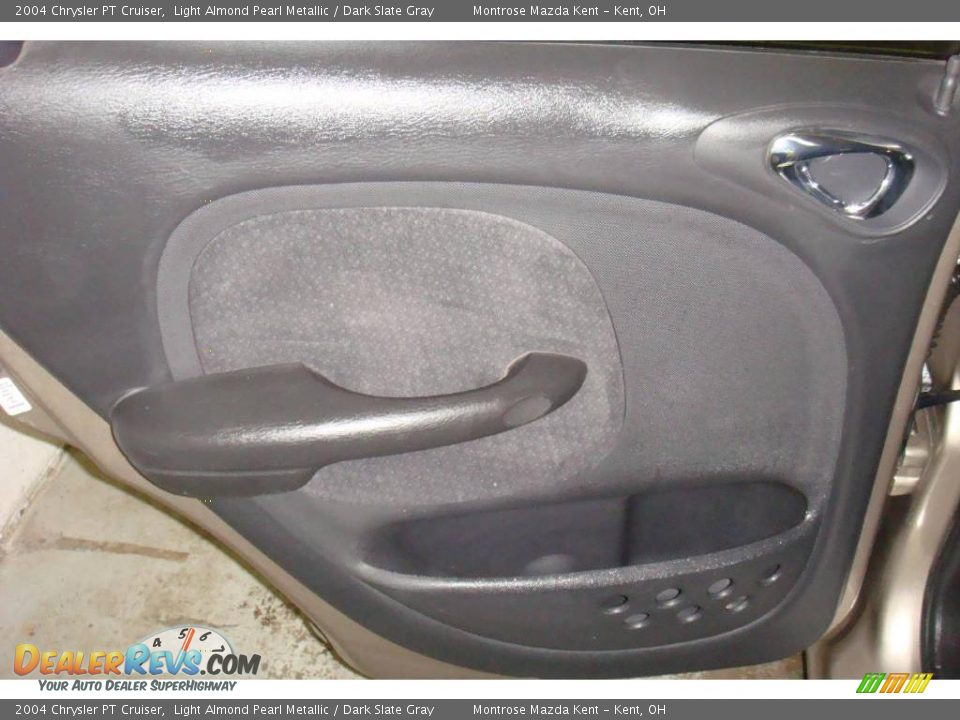 2004 Chrysler PT Cruiser Light Almond Pearl Metallic / Dark Slate Gray Photo #12