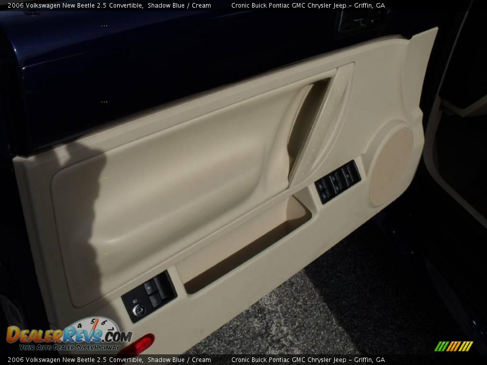 2006 Volkswagen New Beetle 2.5 Convertible Shadow Blue / Cream Photo #12