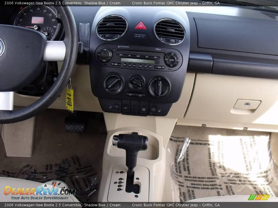 2006 Volkswagen New Beetle 2.5 Convertible Shadow Blue / Cream Photo #17