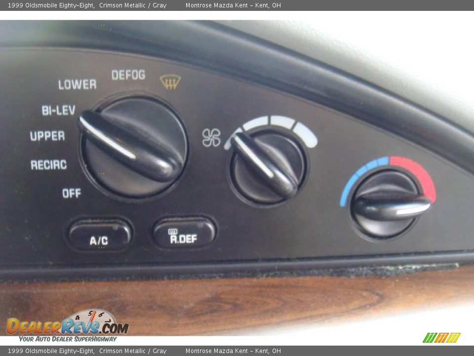 1999 Oldsmobile Eighty-Eight Crimson Metallic / Gray Photo #18