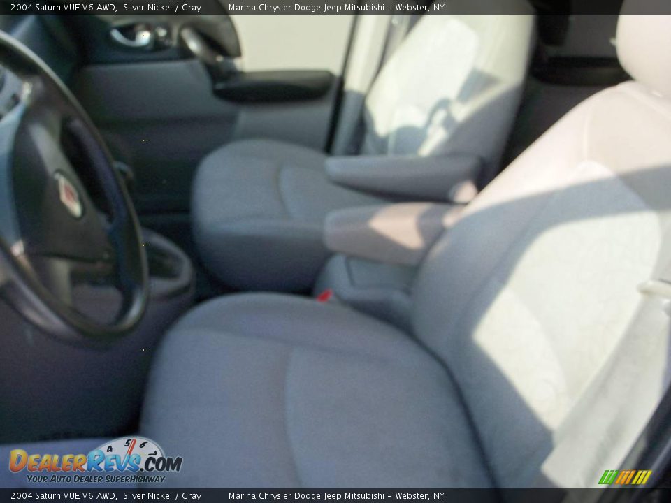 2004 Saturn VUE V6 AWD Silver Nickel / Gray Photo #2