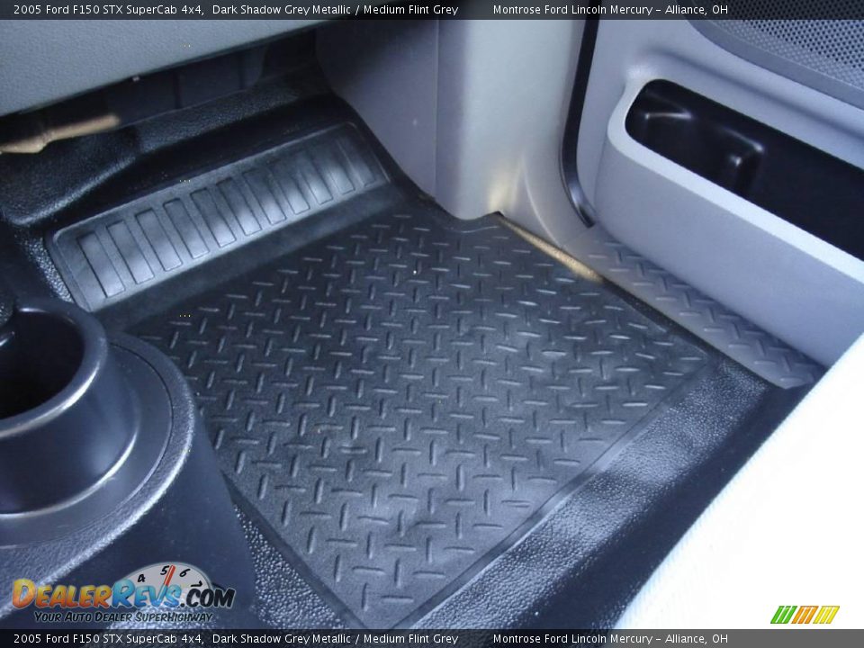 2005 Ford F150 STX SuperCab 4x4 Dark Shadow Grey Metallic / Medium Flint Grey Photo #32