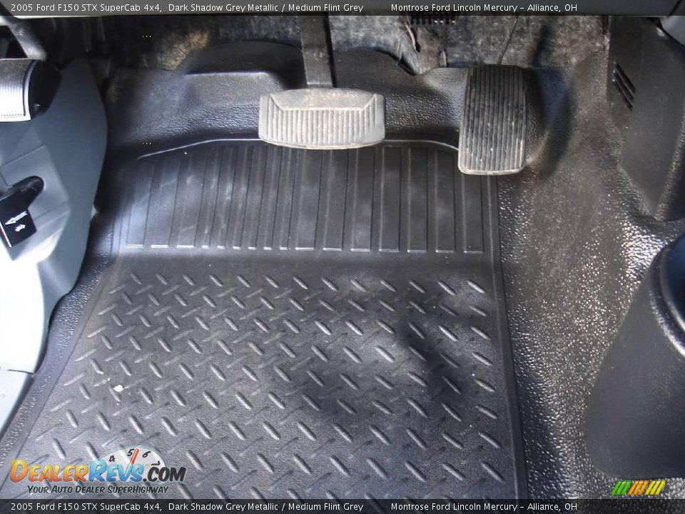 2005 Ford F150 STX SuperCab 4x4 Dark Shadow Grey Metallic / Medium Flint Grey Photo #33