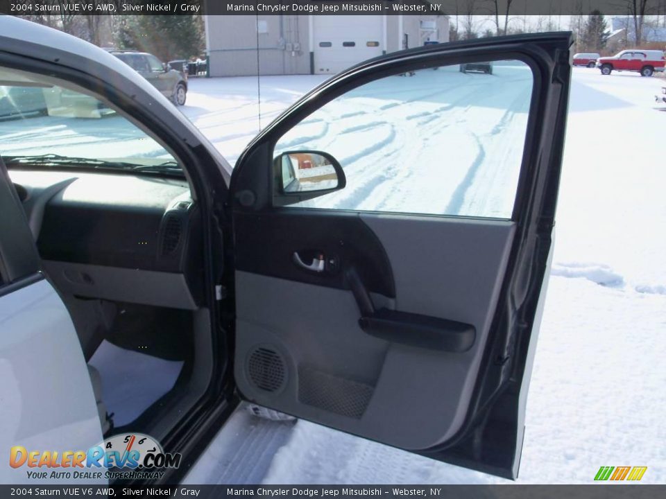 2004 Saturn VUE V6 AWD Silver Nickel / Gray Photo #21
